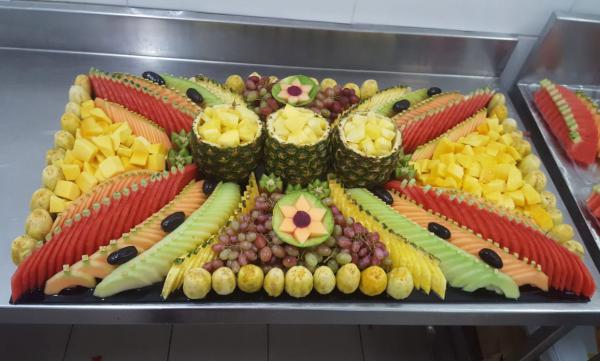 Huge fruit tray for events - Image 2